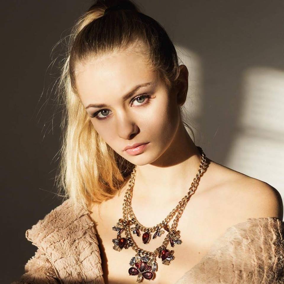 Eva — Model & Hostess in Annecy photo 4