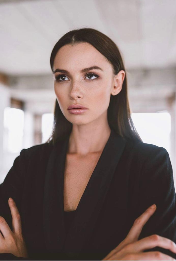 Irena — Model & Hostess in Paris photo 2