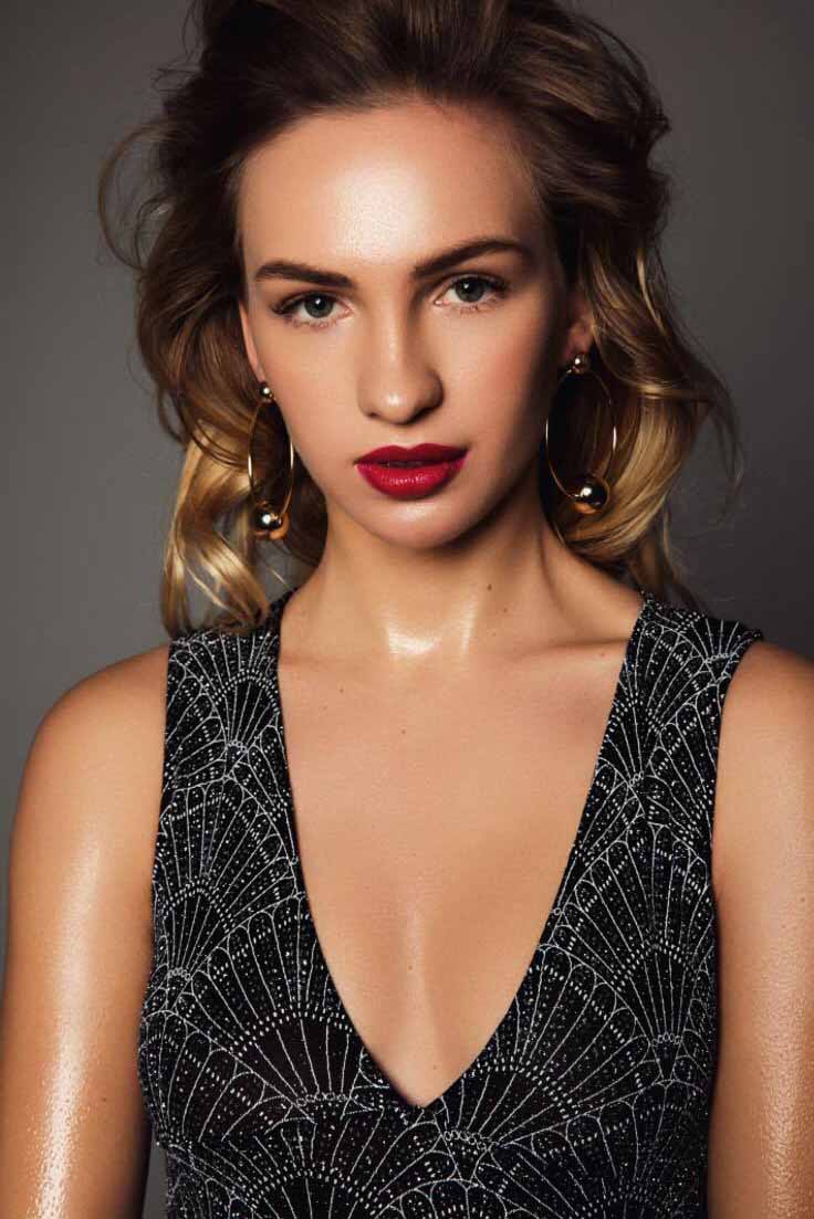 Lilia — Model & Hostess in Milano photo 2
