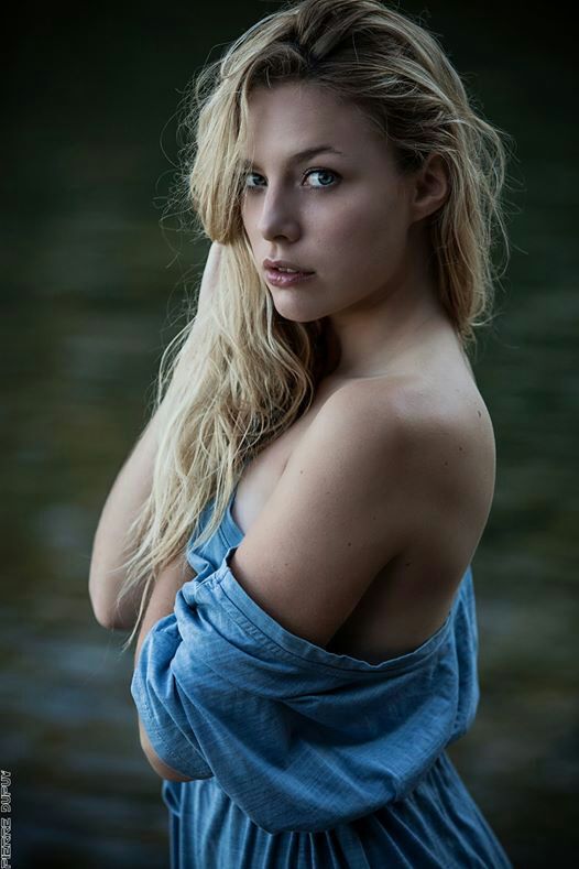 Elvane — Model & Hostess in Marseille photo 3