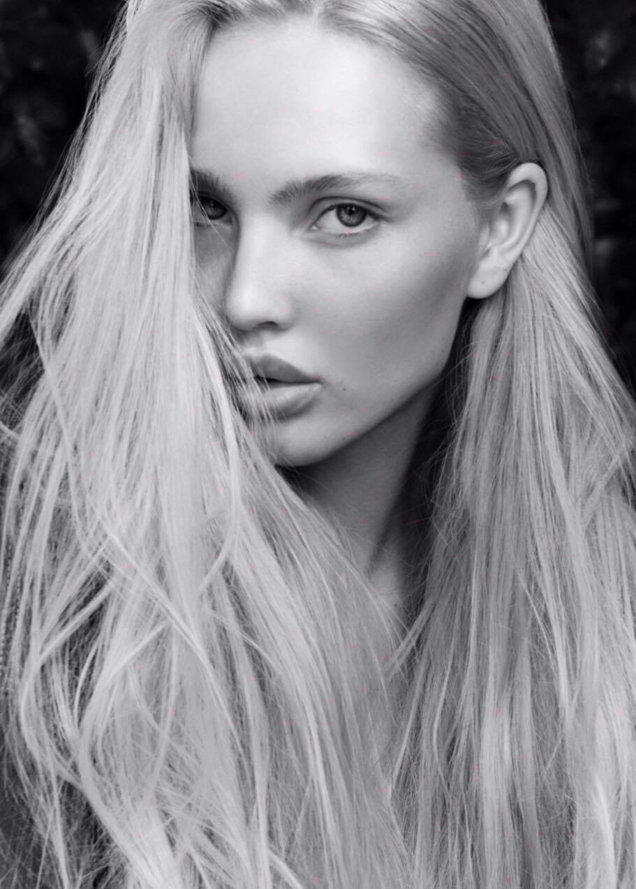 Kristina — Model & Hostess in Paris photo 11