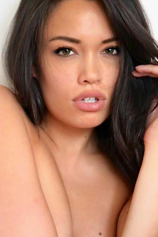 Caroline — Model & Hostess in Paris photo 1