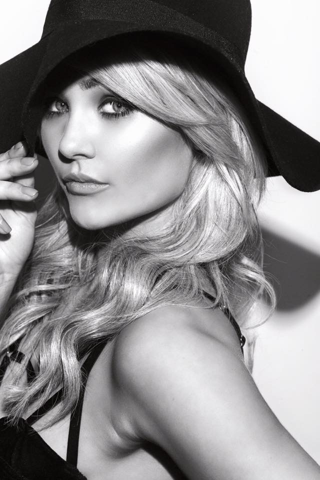 Naomi — Model & Hostess in London photo 14