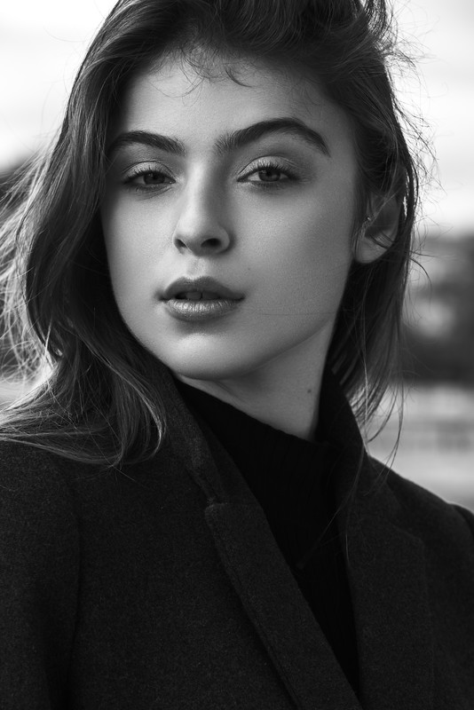 Sarah — Model & Hostess in Paris photo 4