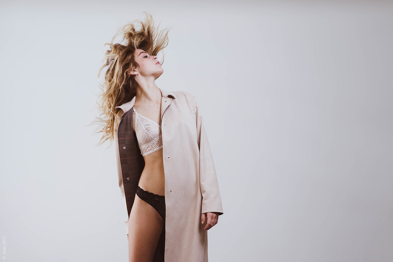 Sarah — Model & Hostess in Paris photo 1