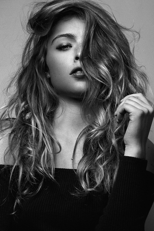 Sarah — Model & Hostess in Paris photo 5