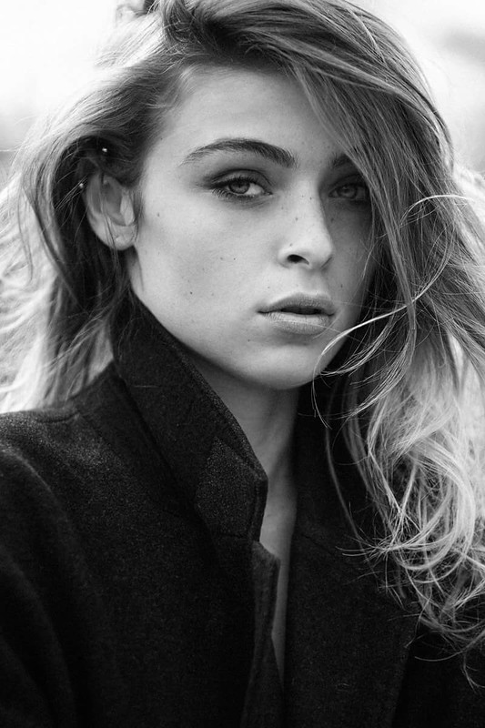 Sarah — Model & Hostess in Paris photo 7
