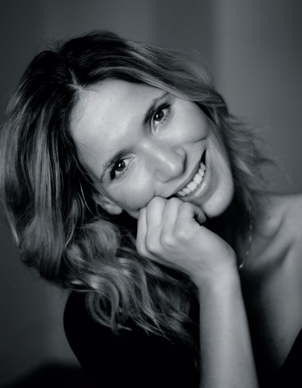 Thanina — Model & Hostess in Paris photo 3