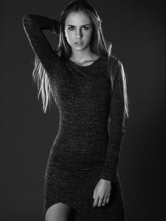 Laura — Model & Hostess in Dubai photo 7