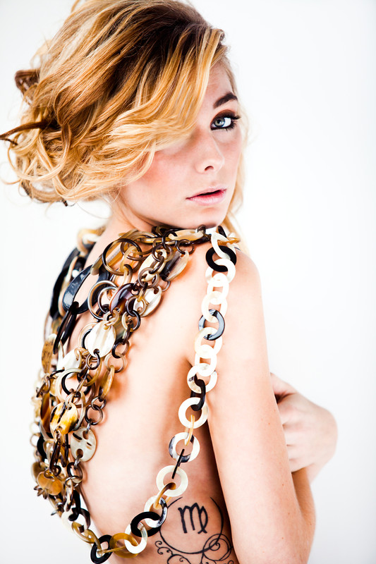 Coreen — Model & Hostess in Paris photo 2