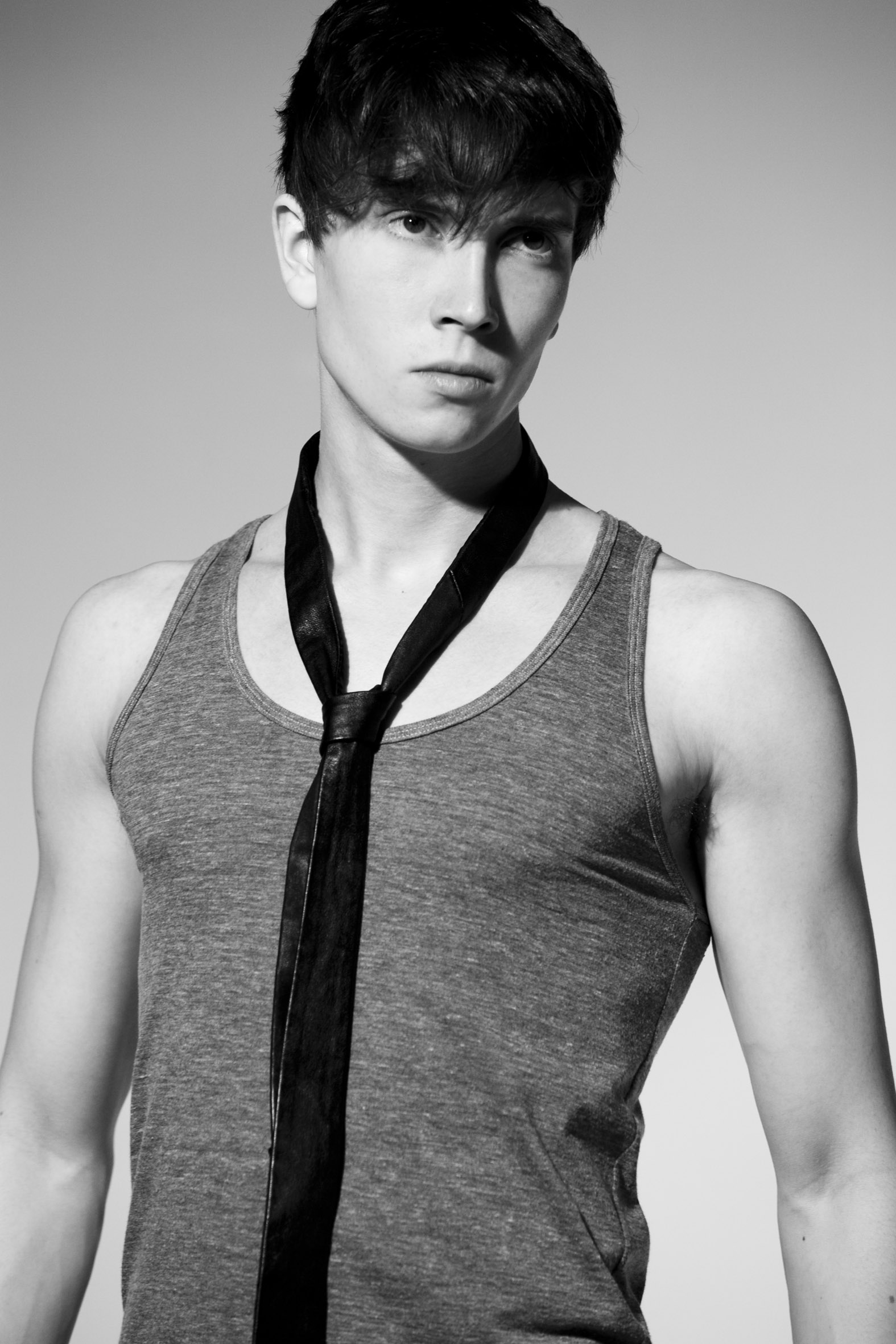 Yohel — Model & Host in Paris photo 1