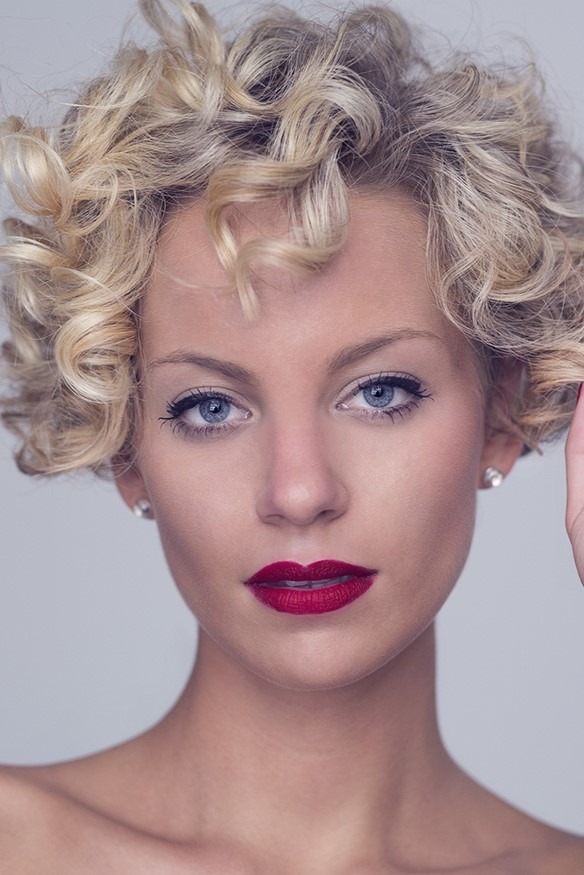 Sara — Model & Hostess in Milan photo 1