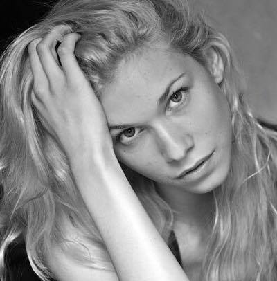 Sarah — Model & Hostess in Paris photo 4