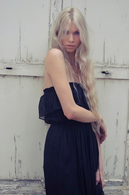 Sarah — Model & Hostess in Paris photo 7