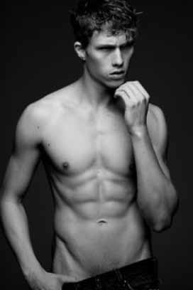 Gael — Model & Host in Paris photo 1
