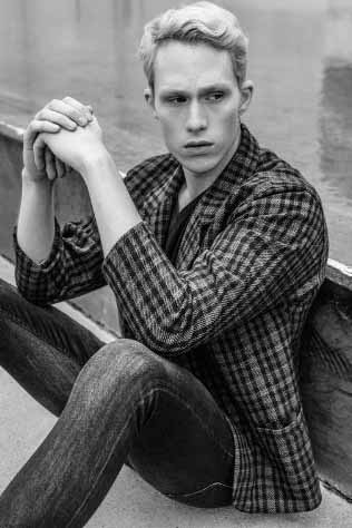 Gael — Model & Host in Paris photo 25