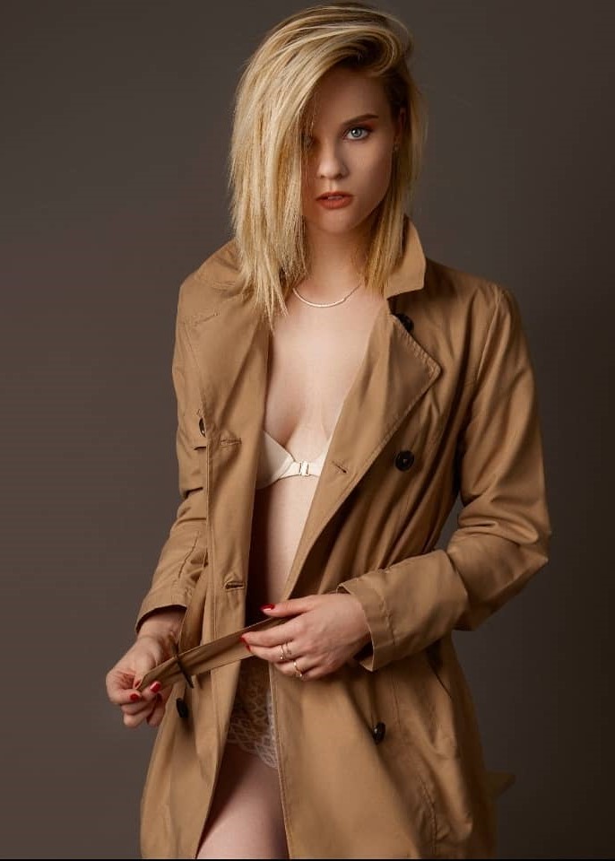 Manon — Model & Hostess in Paris photo 10