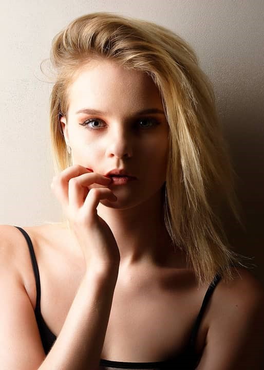 Manon — Model & Hostess in Paris photo 11