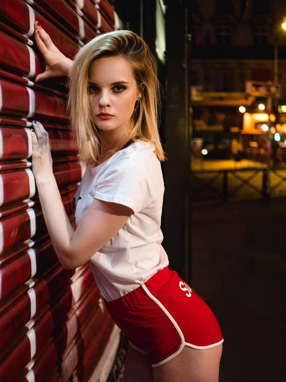 Manon — Model & Hostess in Paris photo 9