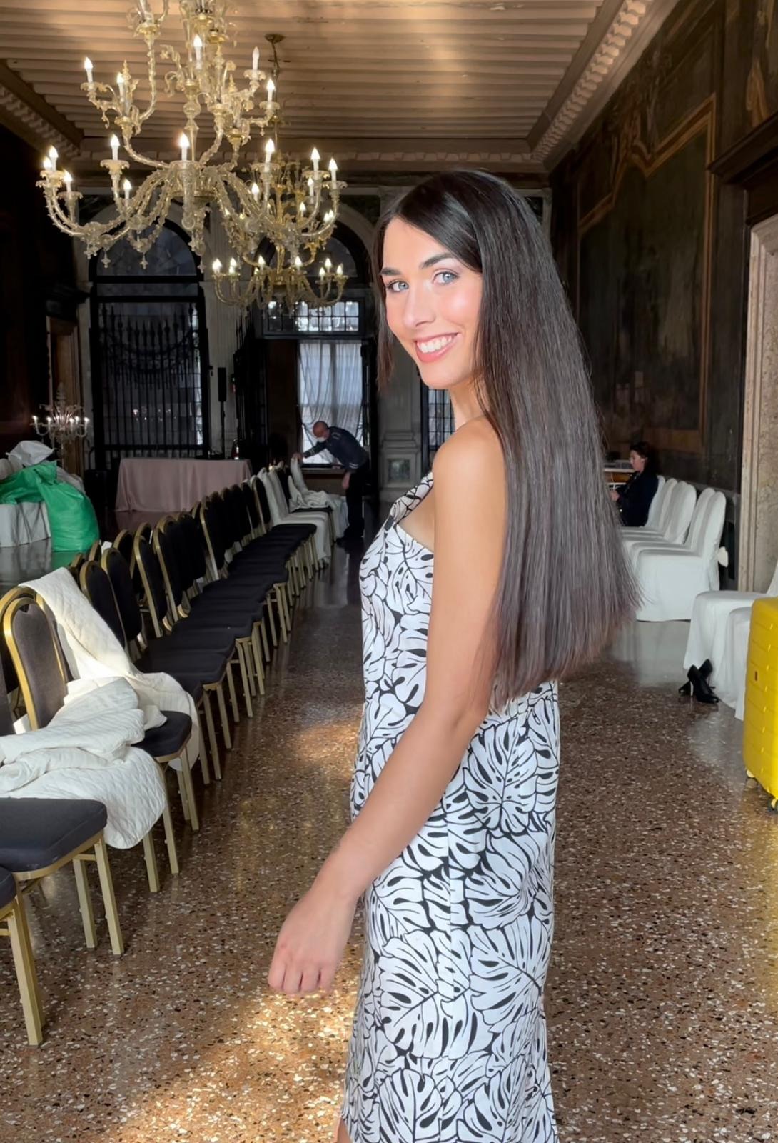Silvia — Model & Hostess in Venezia photo 6