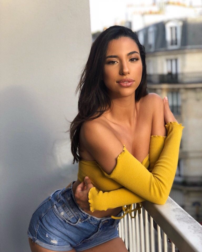 Ziya — Model & Hostess in Paris photo 1