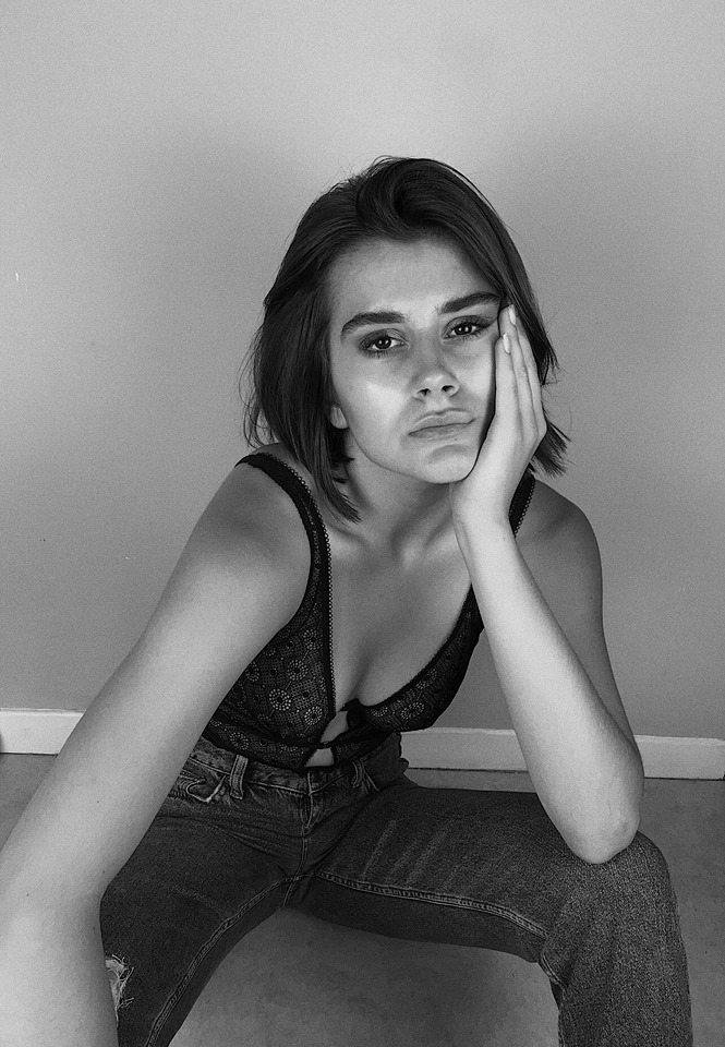 Valerie — Model & Hostess in Paris photo 10
