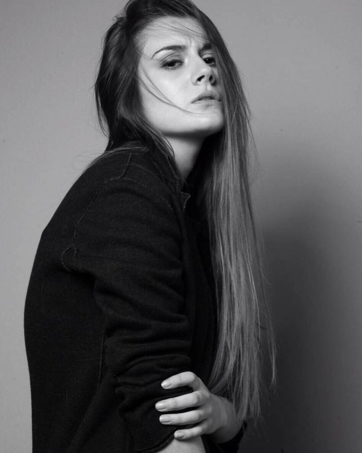 Valerie — Model & Hostess in Paris photo 2
