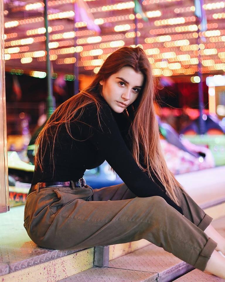 Valerie — Model & Hostess in Paris photo 6