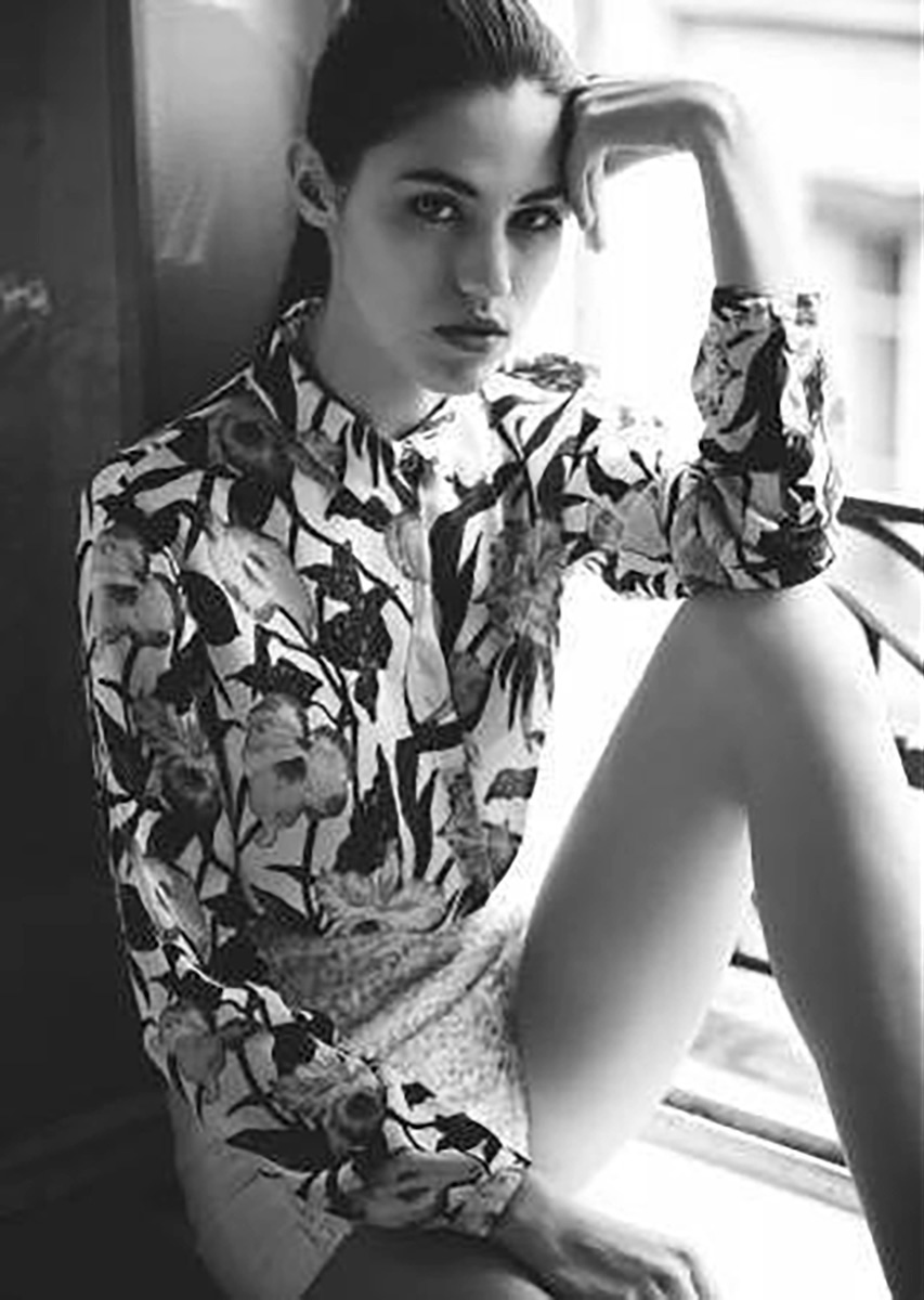 Mathilde — Model & Hostess in Paris photo 11