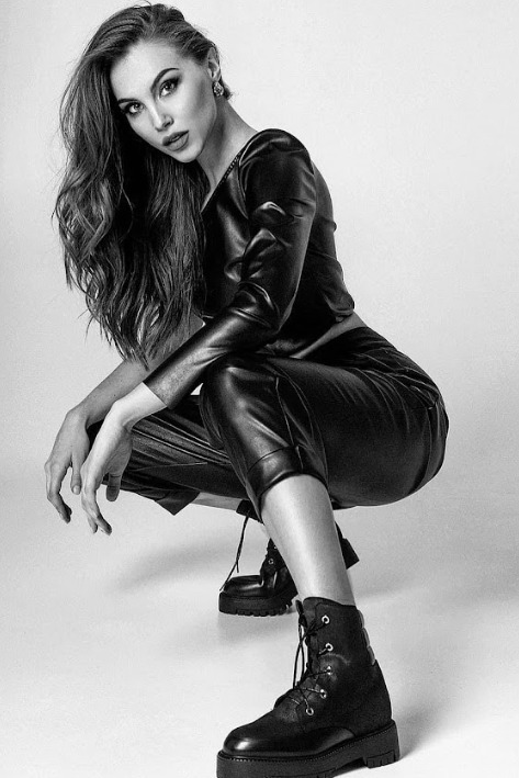 Polina — Model & Hostess in Milan photo 11