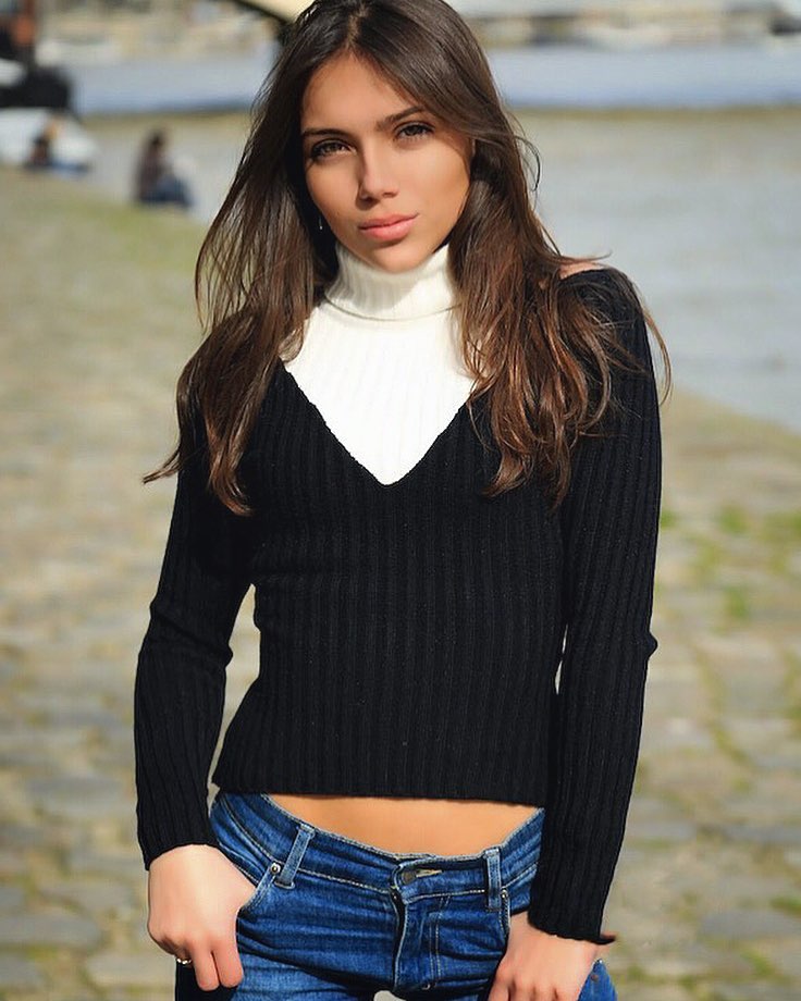 Charlotte — Model & Hostess in Paris photo 12