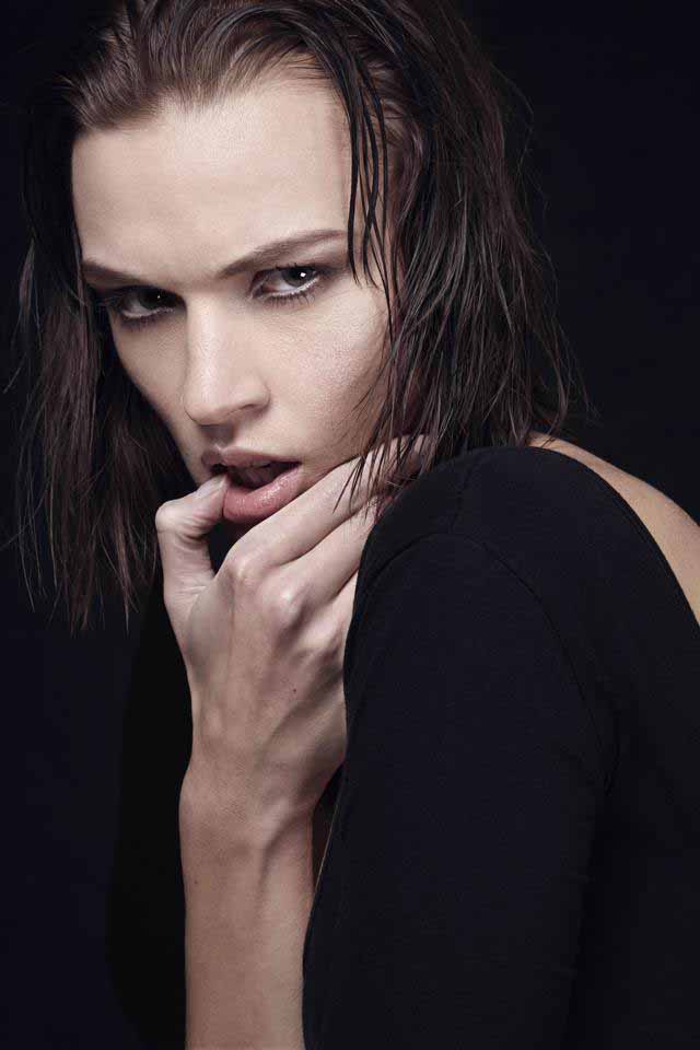 Nathalie — Model & Hostess in Paris photo 4