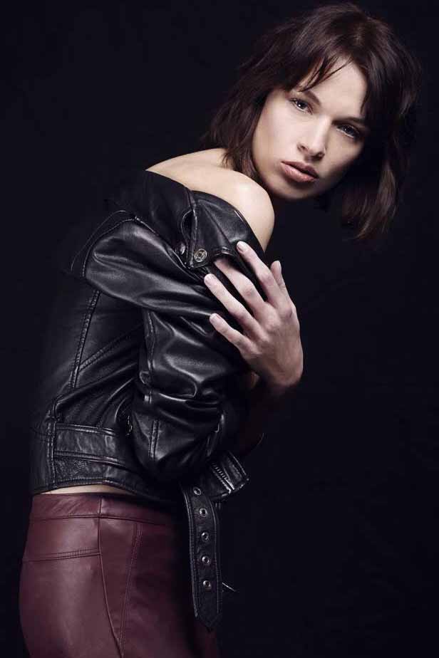Nathalie — Model & Hostess in Paris photo 5