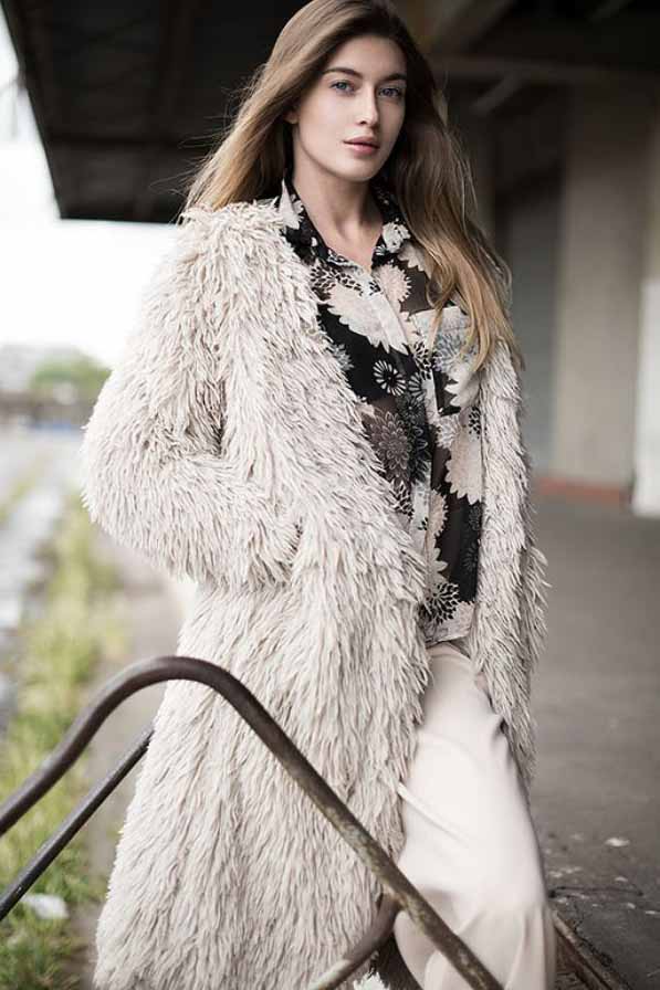 Lucie — Model & Hostess in Les Lilas photo 1