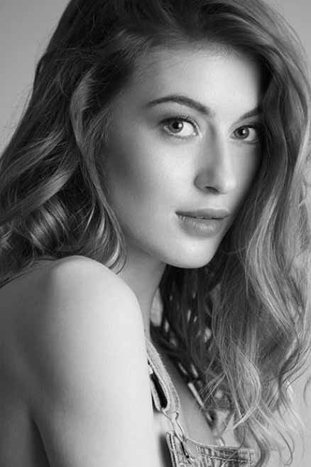 Lucie — Model & Hostess in Les Lilas photo 4