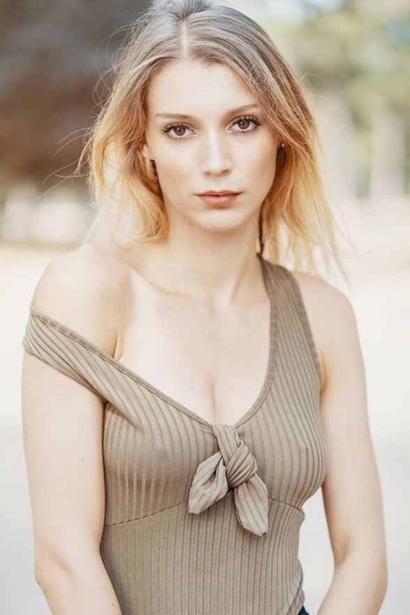 Constance — Model & Hostess in Paris photo 1