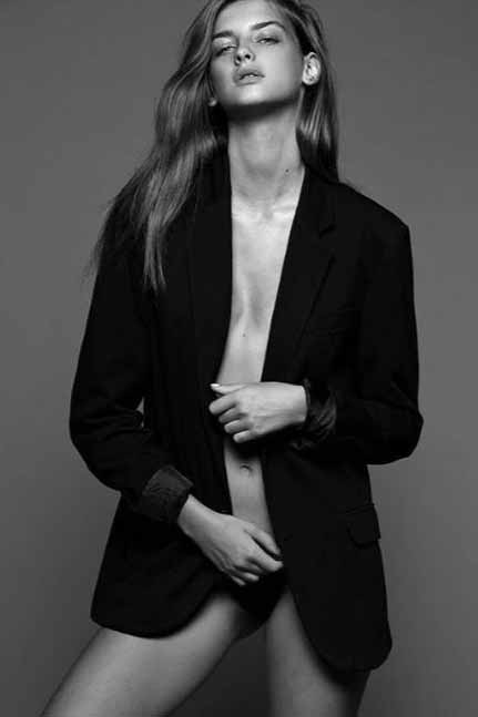 Mathilde — Model & Hostess in Paris photo 18