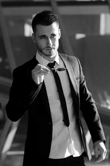 Romain — Model & Host in Rh&ocirc;ne photo 1