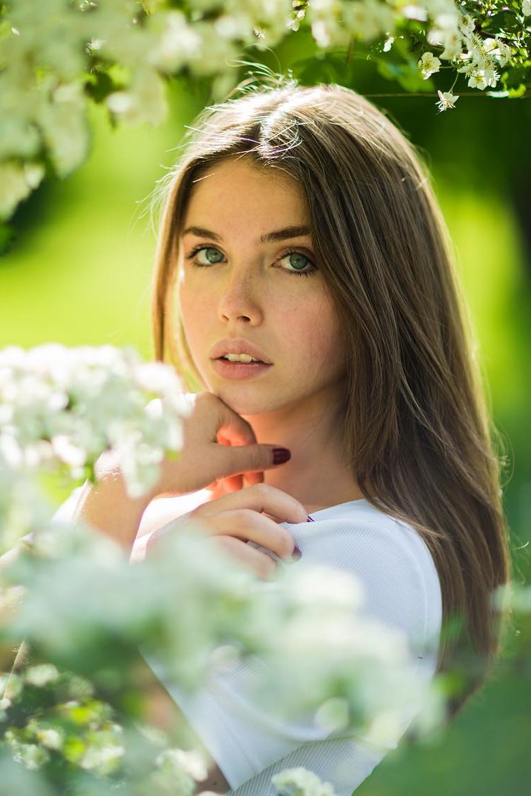 Sarah — Model & Hostess in Rh&ocirc;ne photo 2