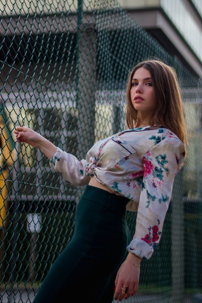 Sarah — Model & Hostess in Rh&ocirc;ne photo 5