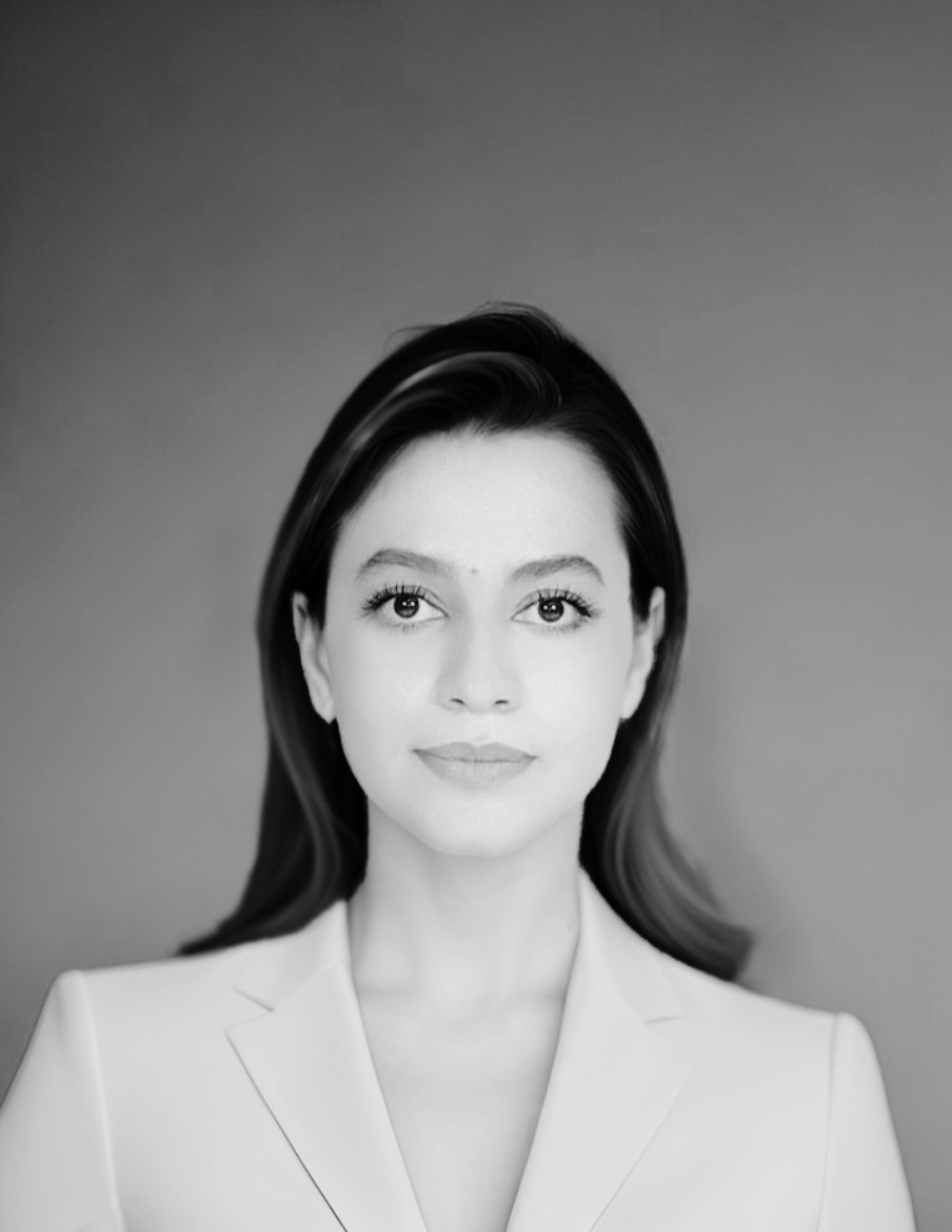 Hajar — Model & Hostess in Paris photo 4