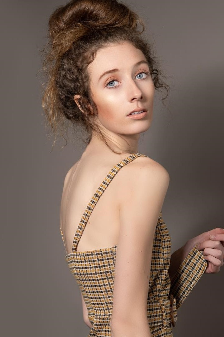 Lucie  — Model & Hostess in Paris photo 2