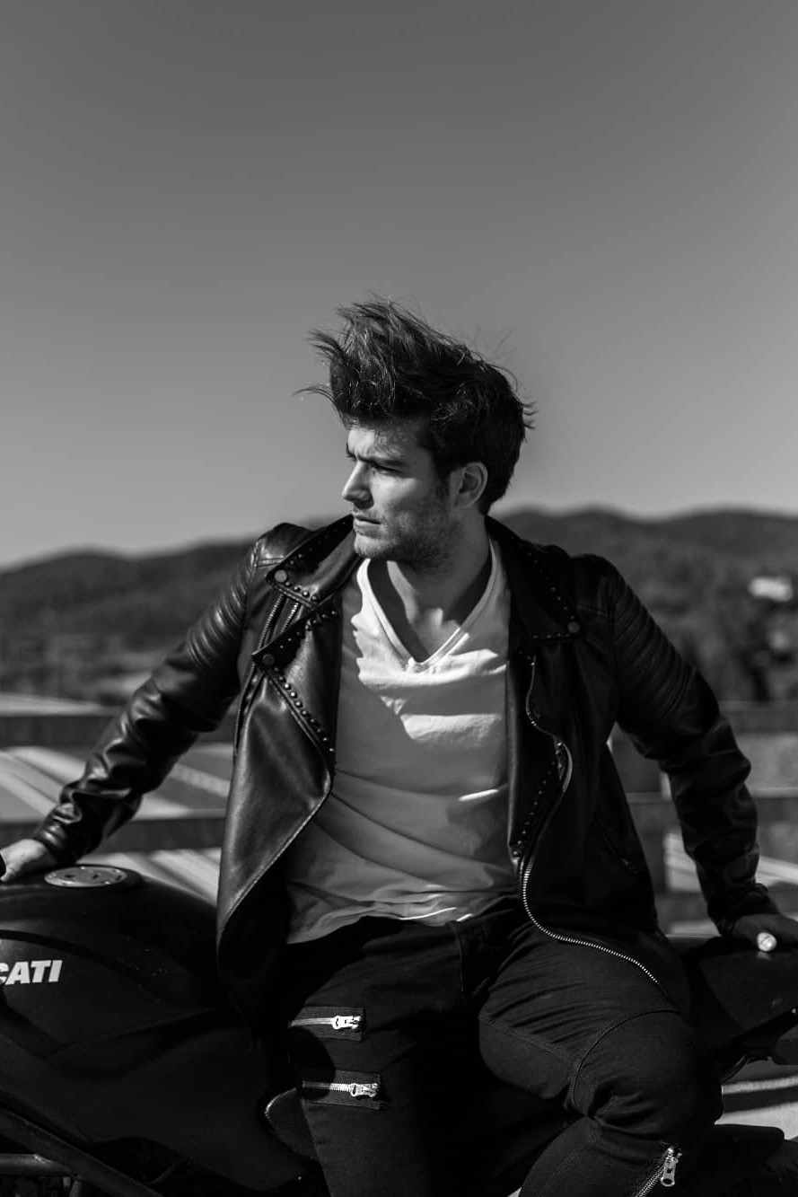 Fabi&aacute;n — Model & Host in Barcelona photo 1