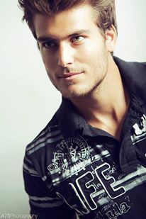 Fabi&aacute;n — Model & Host in Barcelona photo 3