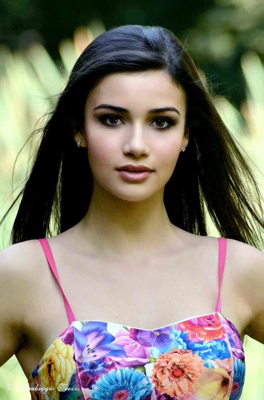 Simona — Model & Hostess in Piazza photo 4