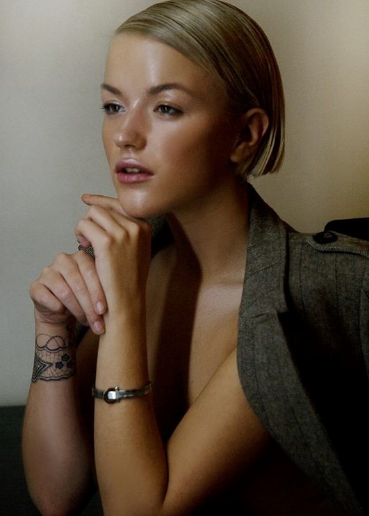 Charl&egrave;ne — Model & Hostess in Paris photo 2