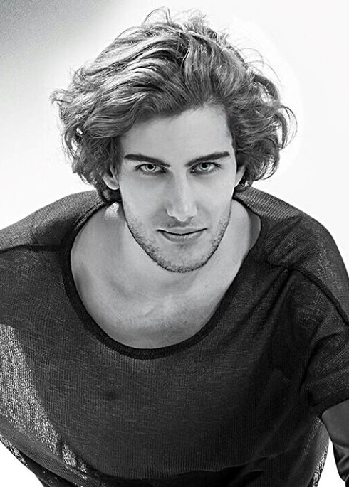 Oscar — Model & Host in Madrid photo 3
