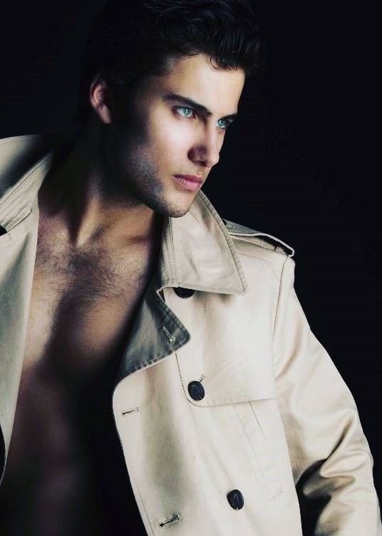 Oscar — Model & Host in Madrid photo 9
