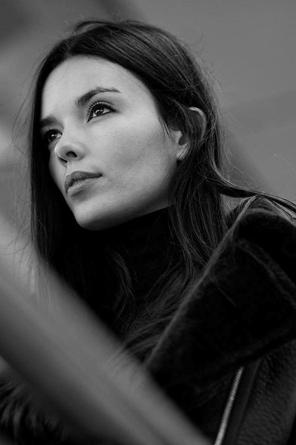 Lucie — Model & Hostess in Rh&ocirc;ne photo 3
