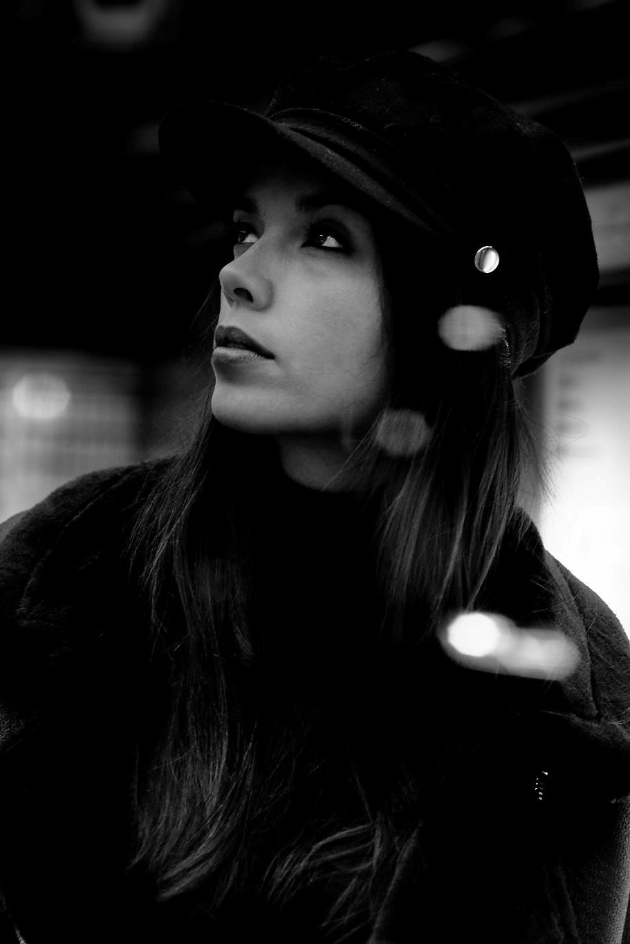 Lucie — Model & Hostess in Rh&ocirc;ne photo 5
